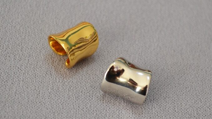 LAC.COLLECTION - Butter Ear Cuff มีสีเงินและสีทอง