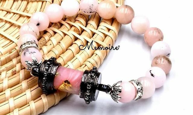 กำไลข้อมือหินแท้สีผึ้งครูบากฤษณะ เหมาะกับผู้เรื่มต้นบูชา เสน่ห์ โชคลาภ เจรจา ค้าขาย การงาน เจริญเติบโตในสายงาน