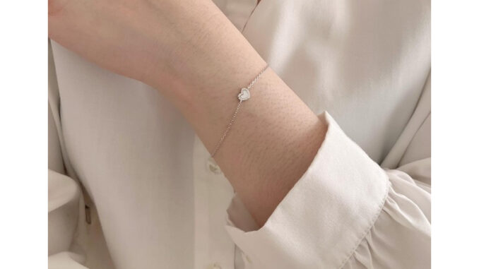A.piece  กำไลเงินแท้ [all silver 925] Heart shell bracelet(352)