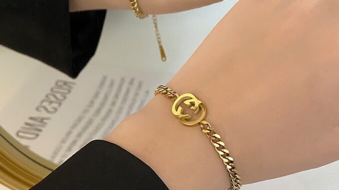 สร้อยข้อมือเหล็กไทเทเนียม ชุบทองแท้ 18K ไม่จางหาย พิมพ์ลายตัวอักษร