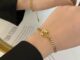 สร้อยข้อมือเหล็กไทเทเนียม ชุบทองแท้ 18K ไม่จางหาย พิมพ์ลายตัวอักษร