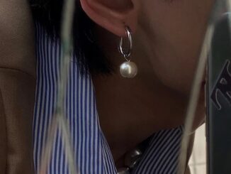ต่างหูไทเทเนียมประดับมุกสไตล์ฮิปฮอปสําหรับผู้ชายและผู้หญิง 1 ชิ้น