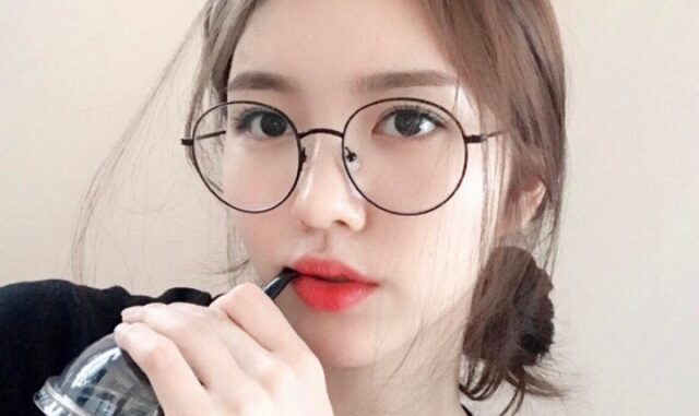 แว่นตากรองแสงคอม กรองแสงมือถือ ถนอมสายตา แว่นกรองแสง กันยูวี 400 ทรงหยดน้ำ (แถมซองหนังและผ้าเช็ดเลนส์)