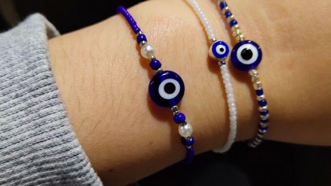 KORYES Unisex Evil Eye Bracelet Handmade Korean Style Bracelet Gift For Women Pearl Flower Colorful Pendant Good Luck Vintage Bead Chain
