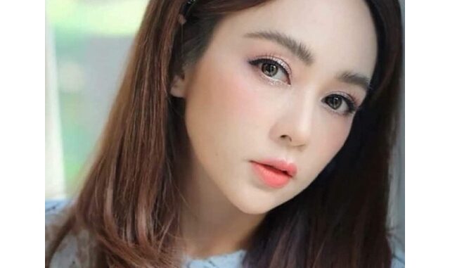ที่คาดผมแฟชั่นดารา ที่คาดผมโบว์เพชร แบบคุณเป้ย สวยหรู คุณหนูมากจ้า