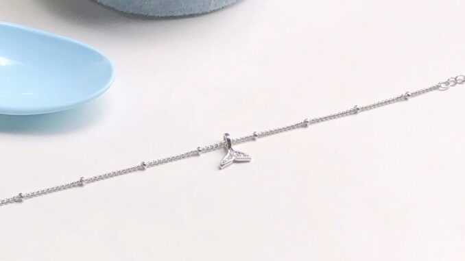 earika.earrings - crystal whale bracelet สร้อยข้อมือเงินแท้จี้หางปลาวาฬ ปรับขนาดได้ เหมาะสำหรับคนแพ้ง่าย