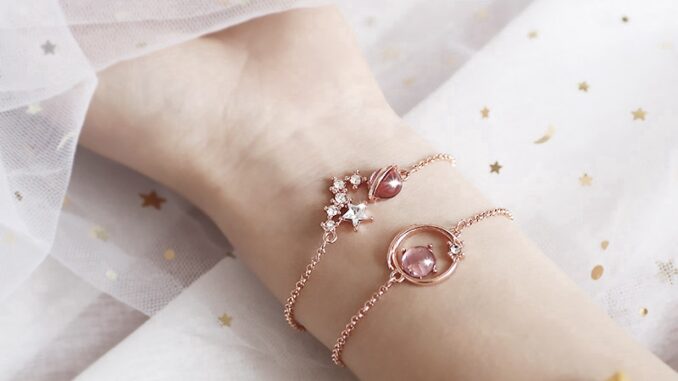 สร้อยข้อมือ ประดับจี้คริสตัลรูปดาวเคราะห์น่ารัก สําหรับผู้หญิง(A11-03-5) สร้อยข้อมือ ประดับจี้คริสตัลรูปดาวเคราะห์น่ารัก สําหรับผู้หญิง(A11-03-5)