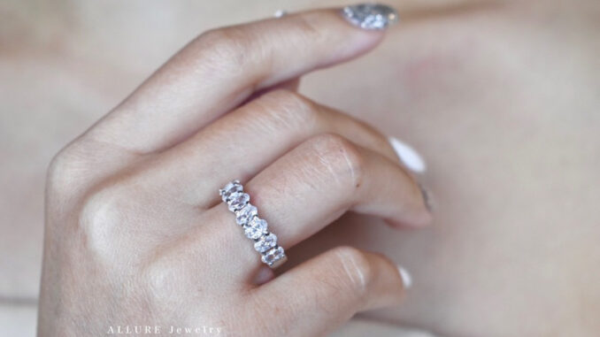 แหวนเพชรเงินแท้925 ชุบเคลือบทองคำขาว ประดับเพชร CZ Swiss Diamond เกรดพรีเมียม [ รุ่น Orela ] - Allure Jewelry✨
