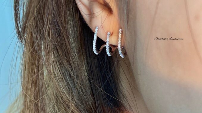Triplets zane earrings. (ต่างหูแบบติดหู งานชุบทองคำขาว เพขร CZ)