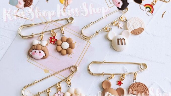 (ส่งจากไทย)Brooch03 เข็มกลัดคนท้อง ลายเด็กน้อยน่ารัก สีพาสเทส วัสดุสีทองเงา