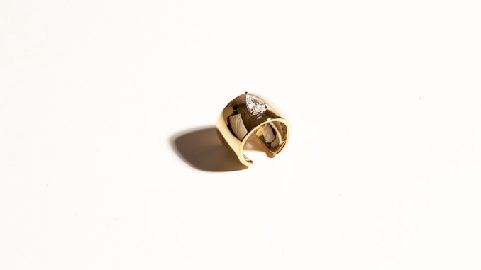 SWAN - Plain Pear Cuff ต่างหูหนีบเงินแท้ คล้องหู ไม่ต้องเจาะ ฝังเพชรคิวบิกเซอร์โคเนีย cubic zirconia