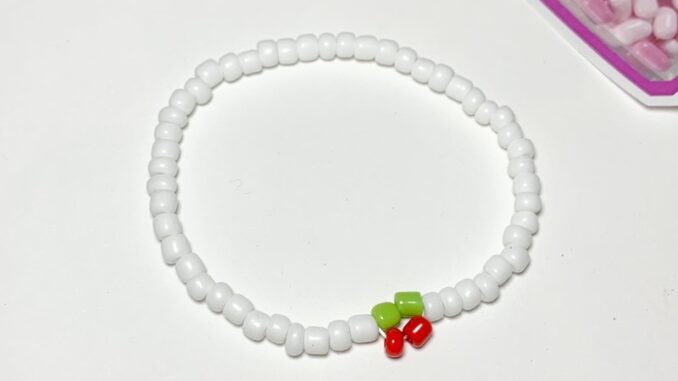 สร้อยข้อมือลูกปัดเชอรี่สีแดงสด