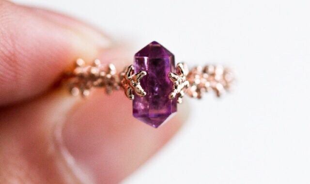 LUCY SUMMER Holy Crystal (Amethyst) แหวนคริสตัล พลอยแท้ ตัวเรือนสามารถปรับไซด์ได้