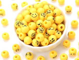 50pcs 10mm Expression ลูกปัดอะคริลิคสีเหลืองยิ้มรอบ Spacer ลูกปัดสำหรับเครื่องประดับทำสร้อยข้อมือ DIY อุปกรณ์เสริม