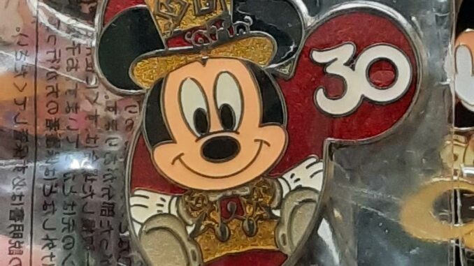 Mickey & Minnie Disney Pin Collecting เข็มกลัด ดีสนีย์ มิกกี้ แอนด์ มินนี่ ของที่ละลึกจาก Tokyo Disneyland Mickey & Minnie Disney Pin Collecting เข็มกลัด ดีสนีย์ มิกกี้ แอนด์ มินนี่ ของที่ละลึกจาก Tokyo Disneyland