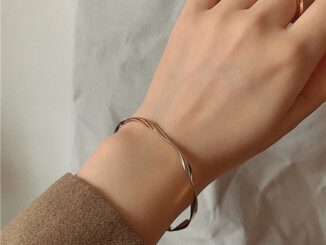 INS อารมณ์แฟชั่นสร้อยข้อมือหยักสีทองเครื่องประดับระดับไฮเอนด์