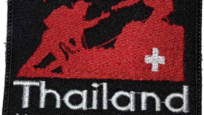 อาร์มปัก Mountain and Rescue สี่เหลี่ยม พร้อมติดตีนตุ๊กแก