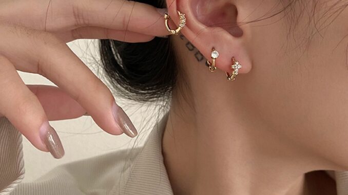 ต่างหูห่วง ประดับเพทาย 14k ขนาดเล็ก เครื่องประดับ สําหรับผู้หญิง ต่างหูห่วง ประดับเพทาย 14k ขนาดเล็ก เครื่องประดับ สําหรับผู้หญิง