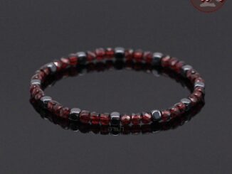 หินโกเมน ทรงลูกบาศก์ แต่ง แร่เฮมาไทต์ Garnet ขนาด 4 มิล เครื่องรางแห่งชัยชนะ อำนาจ กำไลหินสี กำไลหินนำโชค หินสีแดง