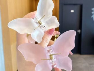 กิ๊บผีเสื้อพลาสติก สีด้านใส ขนาด7.5cm. สีสวยน่ารัก หนีบผมได้หมด กิ๊บหนีบผม กิ๊บติดผม กิ๊บผมรุ่นใหม่ล่าสุด