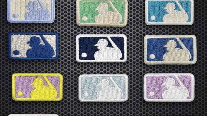 Mlb สติกเกอร์ป้ายฉลาก ทรงสี่เหลี่ยม ปักลาย สําหรับติดตกแต่งเสื้อผ้า คอมพิวเตอร์