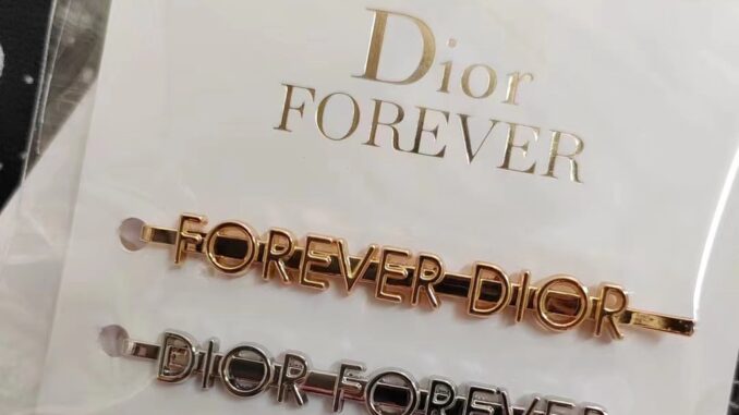 กิ๊บติดผมโลหะ รูปตัวอักษร VIP ของขวัญคริสต์มาส สีทอง สีเงิน 1 คู่