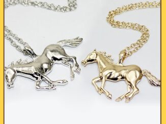 【Athena】เครื่องประดับแฟชั่นสร้อยคอโซ่ยาวจี้ม้าหรูหราสําหรับสตรี