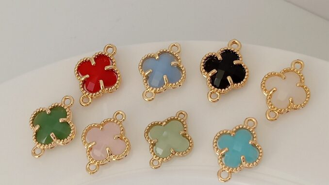 จี้หญ้าสี่แฉก ชุบทอง 14K ประดับเพทาย 12 มม. DIY จี้หญ้าสี่แฉก ชุบทอง 14K ประดับเพทาย 12 มม. DIY