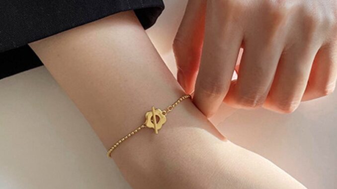 สร้อยข้อมือ โลหะผสม จี้รูปดอกไม้ ขนาดเล็ก สีทอง เหมาะกับของขวัญ สไตล์เกาหลี สําหรับผู้หญิง