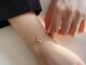 สร้อยข้อมือ โลหะผสม จี้รูปดอกไม้ ขนาดเล็ก สีทอง เหมาะกับของขวัญ สไตล์เกาหลี สําหรับผู้หญิง