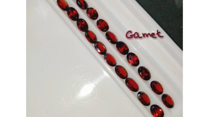 6x4 มิล พลอยโกเมน สีแดง Garnet ทรงไข่ เหมาะทำฝังพลอย แหวน จี้พลอย สร้อยข้อมือ ต่างหูพลอย พลอยแท้ธรรมชาติ ราคาต่อเม็ด 6x4 มิล พลอยโกเมน สีแดง Garnet ทรงไข่ เหมาะทำฝังพลอย แหวน จี้พลอย สร้อยข้อมือ ต่างหูพลอย พลอยแท้ธรรมชาติ ราคาต่อเม็ด