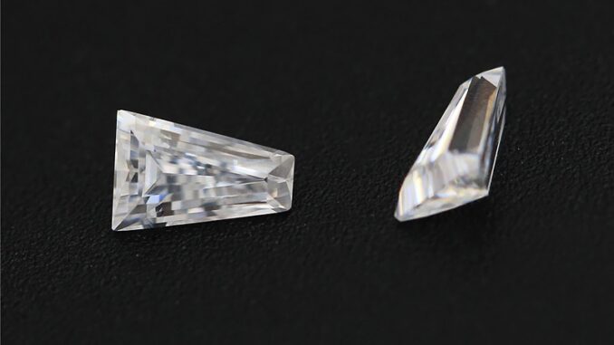 Trapezoid cut moissanite diamond เพชรโมอิส ทรงสี่เหลี่ยมคางหมู สําหรับตั้งนาฬิกา / ข้างหิน
