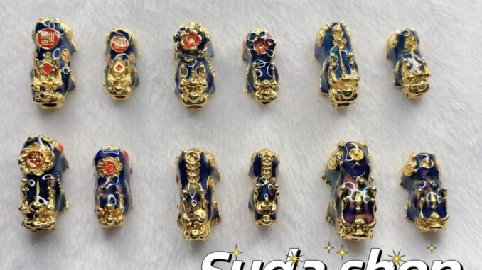 ปี่เซียะนำโชคที่สวมสร้อยข้อมือจะเปลี่ยนสีตามอุณหภูมิร่างกาย มีหลายแบบ มี 2 ซม. และ 2.5 ซม.