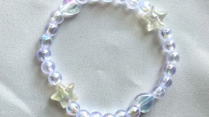 กำไลข้อมือลูกปัดสีใส | heart&star lite bracelet