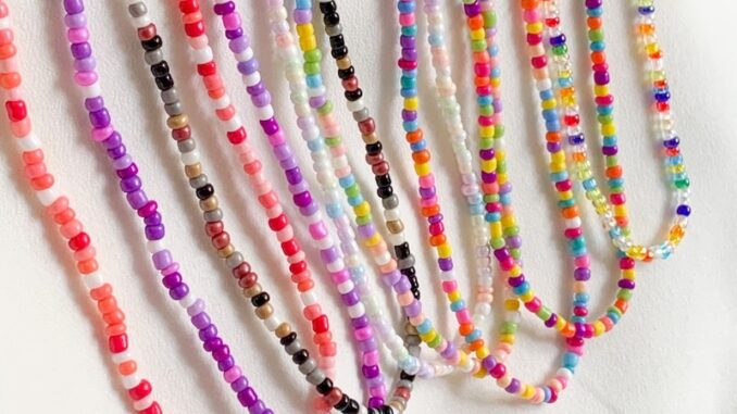 สร้อยคอลูกปัดรวมสี 8 แบบ (เม็ดเล็ก)