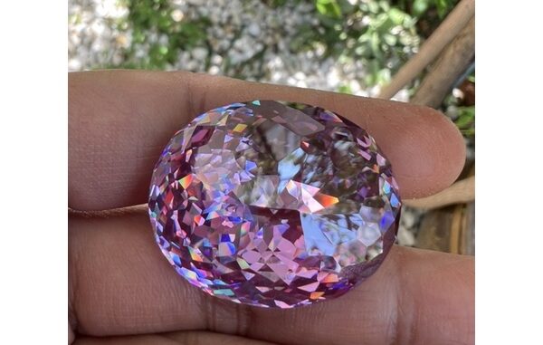 แพซ CZ LAVENDOR 35x30 mm weight 235 กะรัต (carats )แพซ CZ เพชรรัสเซีย เนื้อแข็ง แพซ CZ LAVENDOR 35x30 mm weight 235 กะรัต (carats )แพซ CZ เพชรรัสเซีย เนื้อแข็ง