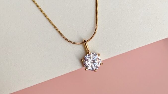 LEIAHIN สร้อยคอแฟชั่นเรียบง่ายสแตนเลส 18K สร้อยคอจี้เพชรสำหรับผู้หญิง ของขวัญวันเกิด เครื่องประดับออกแบบเกาหลี