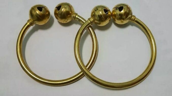 กำไลข้อมือทองเหลืองแบบมีกระพรวนคู่ ใส่รำ ใส่ทรงพระ หรือใส่ตามความชอบได้เลยค่ะ