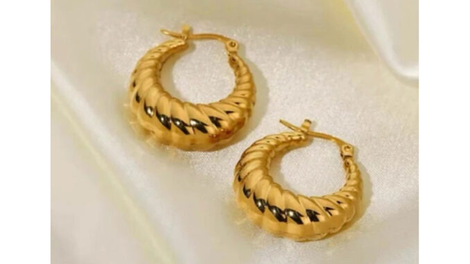 European & American Vintage Titanium Steel Cold Wind -plated Metal Horn Spiral Texture Chic Sexy Ear Hook