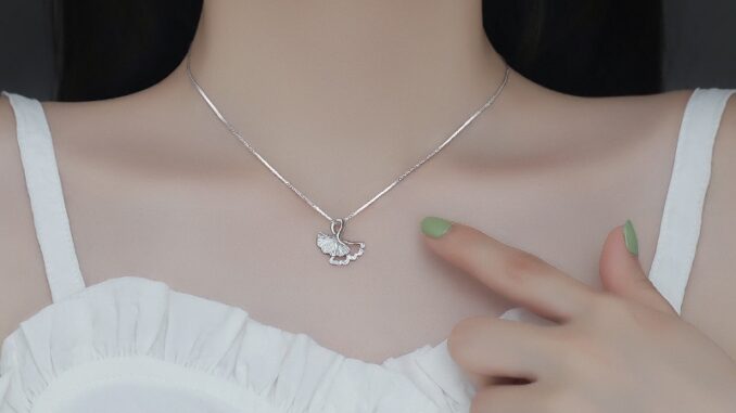 สร้อยคอ จี้ใบแปะก๊วย สีเงิน แฟชั่นฤดูใบไม้ผลิ และฤดูร้อน สไตล์เกาหลี สําหรับผู้หญิง
