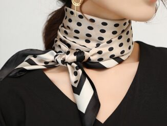 Lovito ผ้าพันคอลําลอง ลายจุด ทรงกลม สําหรับผู้หญิง LFA06076 (สีดําและสีขาว/สีดํา)
