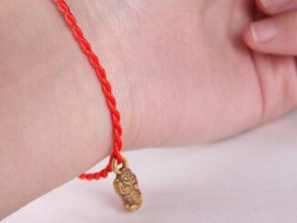 【xinyia2.th】สร้อยข้อมือเชือกทอ สีแดง ขนาดเล็ก ของขวัญ