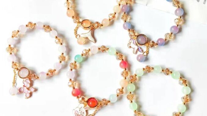 กำไรข้อมือ สร้อยข้อมือแบบหิน งานน่ารัก กำไรแฟชั่น(พร้อมส่งจากไทย)