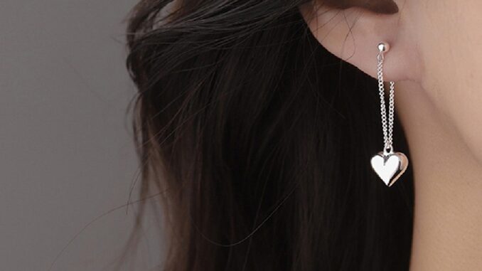 [highbuying] ต่างหูระย้า รูปหัวใจ ประดับพู่ สีเงิน สไตล์วินเทจ กันภูมิแพ้ เครื่องประดับแฟชั่น สําหรับผู้หญิง พร้อมส่ง