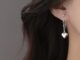 [highbuying] ต่างหูระย้า รูปหัวใจ ประดับพู่ สีเงิน สไตล์วินเทจ กันภูมิแพ้ เครื่องประดับแฟชั่น สําหรับผู้หญิง พร้อมส่ง