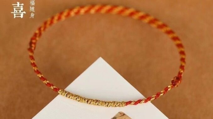 สร้อยข้อมือเชือกถัก 3 สี ปรับได้ มงคล สีแดง