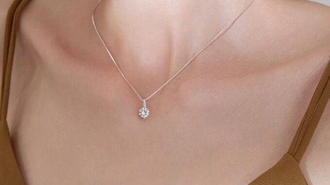 สร้อยคอโซ่ จี้คริสตัล ขนาดใหญ่ สีเงิน เรียบง่าย แวววาว เครื่องประดับ สําหรับผู้หญิง ผู้หญิง งานแต่งงาน ปาร์ตี้ สร้อยคอโซ่ จี้คริสตัล ขนาดใหญ่ สีเงิน เรียบง่าย แวววาว เครื่องประดับ สําหรับผู้หญิง ผู้หญิง งานแต่งงาน ปาร์ตี้