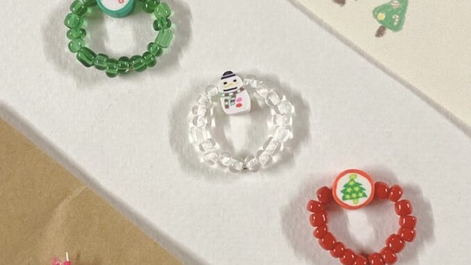 Christmas ring — แหวนลูกปัดคริสมาสต์