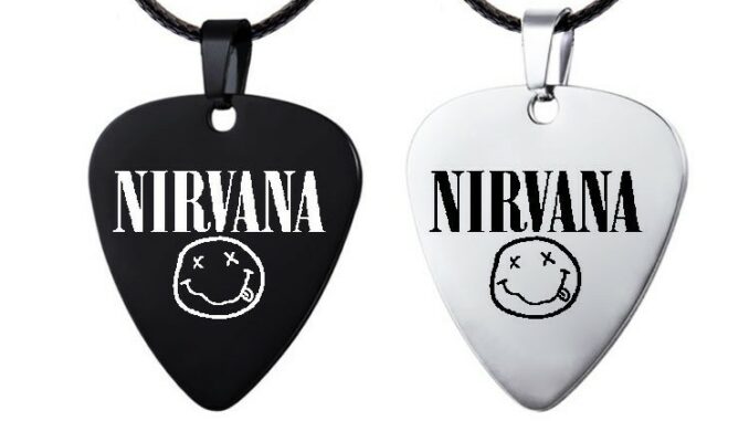 Nirvana ✨สร้อยคอเชือกหนัง พร้อมจี้ปิ๊กกีตาร์ Nirvana ✨สร้อยคอเชือกหนัง พร้อมจี้ปิ๊กกีตาร์