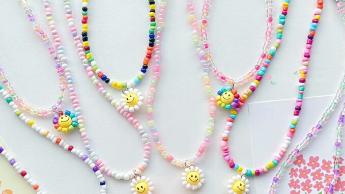 ꒰พร้อมส่ง꒱ Smile Bead Necklace สร้อยคอลูกปัด สร้อยลูกปัดพาสเทลใส่ไปทะเล Handmade จี้เดซี่ยิ้ม มีแบบเยอะมาก ꒰พร้อมส่ง꒱ Smile Bead Necklace สร้อยคอลูกปัด สร้อยลูกปัดพาสเทลใส่ไปทะเล Handmade จี้เดซี่ยิ้ม มีแบบเยอะมาก